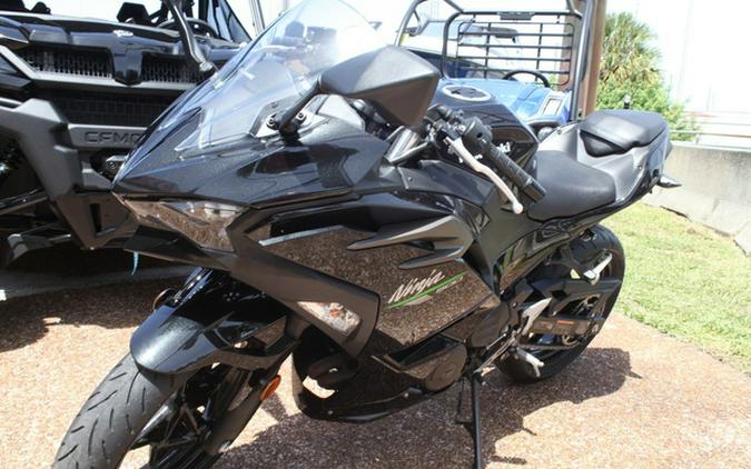 2024 Kawasaki Ninja 500 KRT Edition