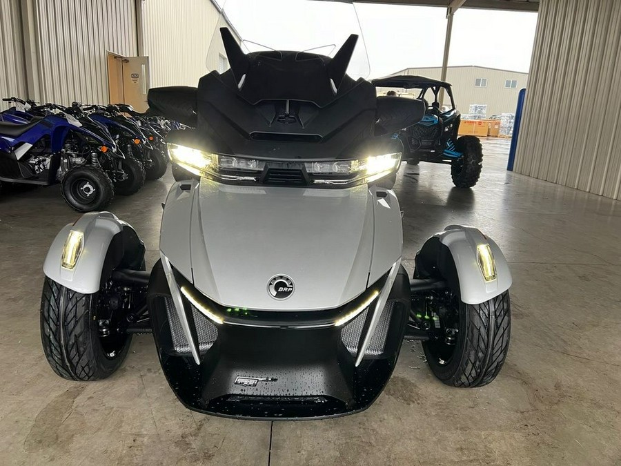 2024 Can-Am® RT Limited Dark Wheels