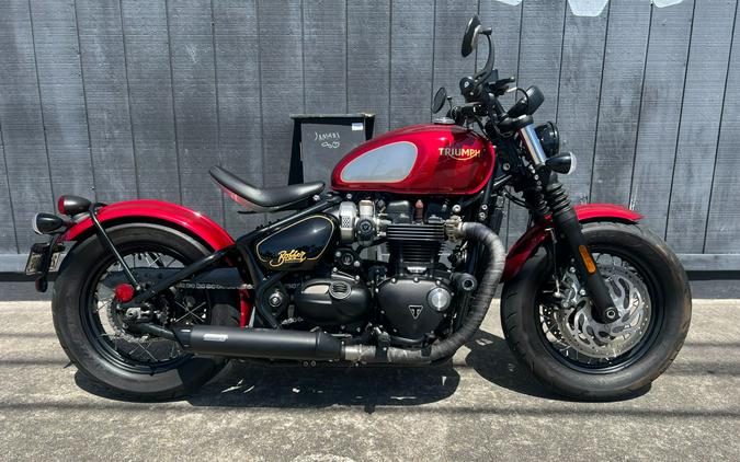 2022 Triumph Bonneville Bobber Gold Line