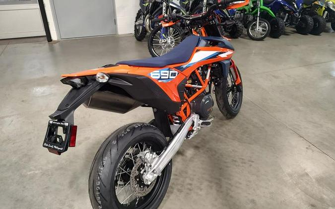 2024 KTM 690 SMC R