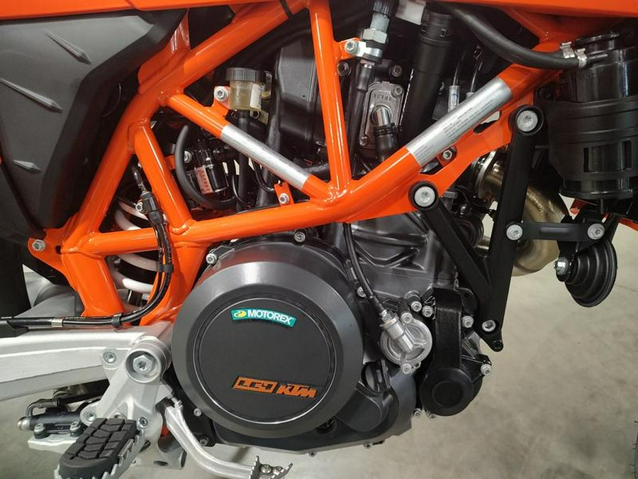 2024 KTM 690 SMC R