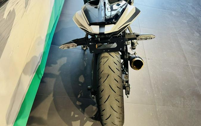 2025 Kawasaki NINJA® ZX™-4RR ABS