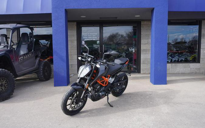 2023 KTM Duke 390