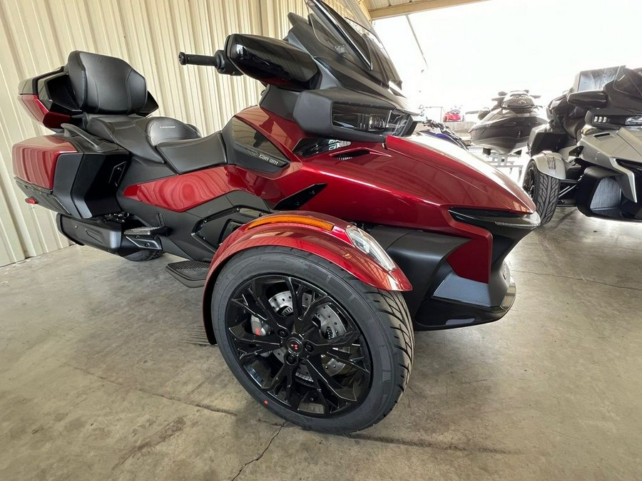 2024 Can-Am® RT Limited Dark Wheels