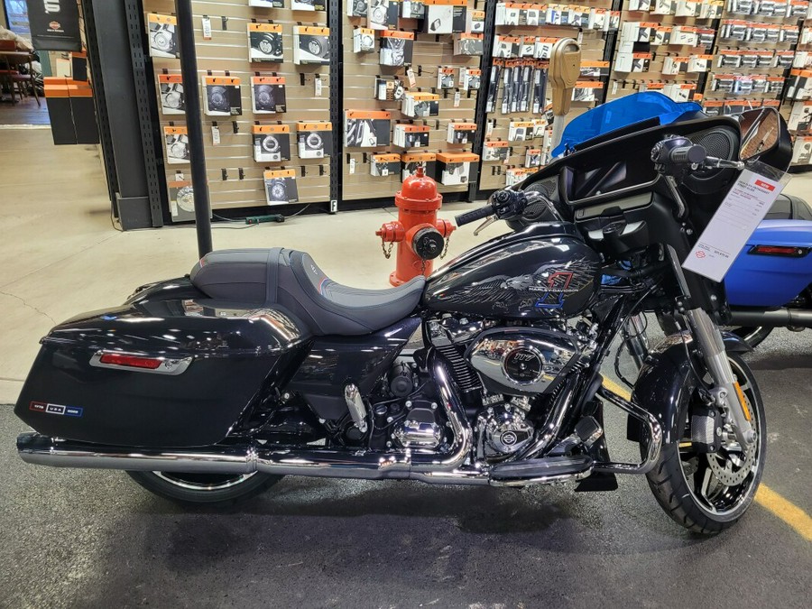 2026 Harley-Davidson® Street Glide® Midnight Ember Chrome Trim