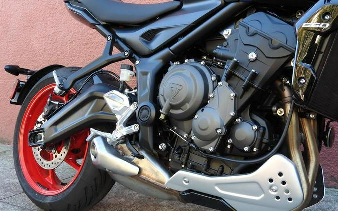 2026 Triumph Trident 660 Triple Tribute Edition Sapphire Black and Cobalt Blue