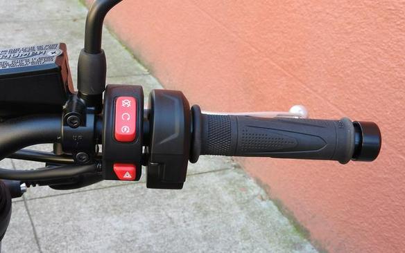 2026 Triumph Trident 660 Triple Tribute Edition Sapphire Black and Cobalt Blue