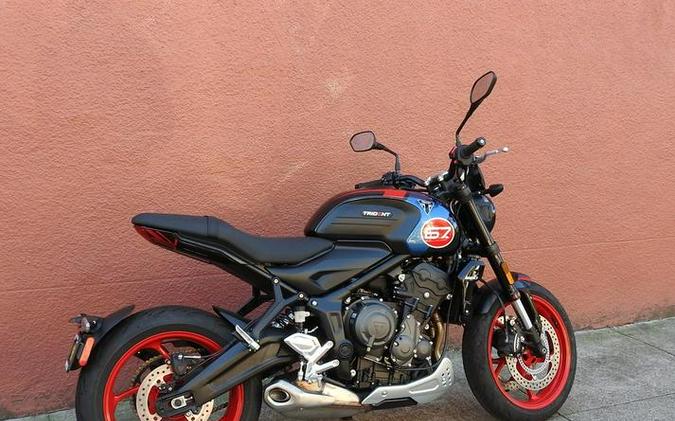 2026 Triumph Trident 660 Triple Tribute Edition Sapphire Black and Cobalt Blue