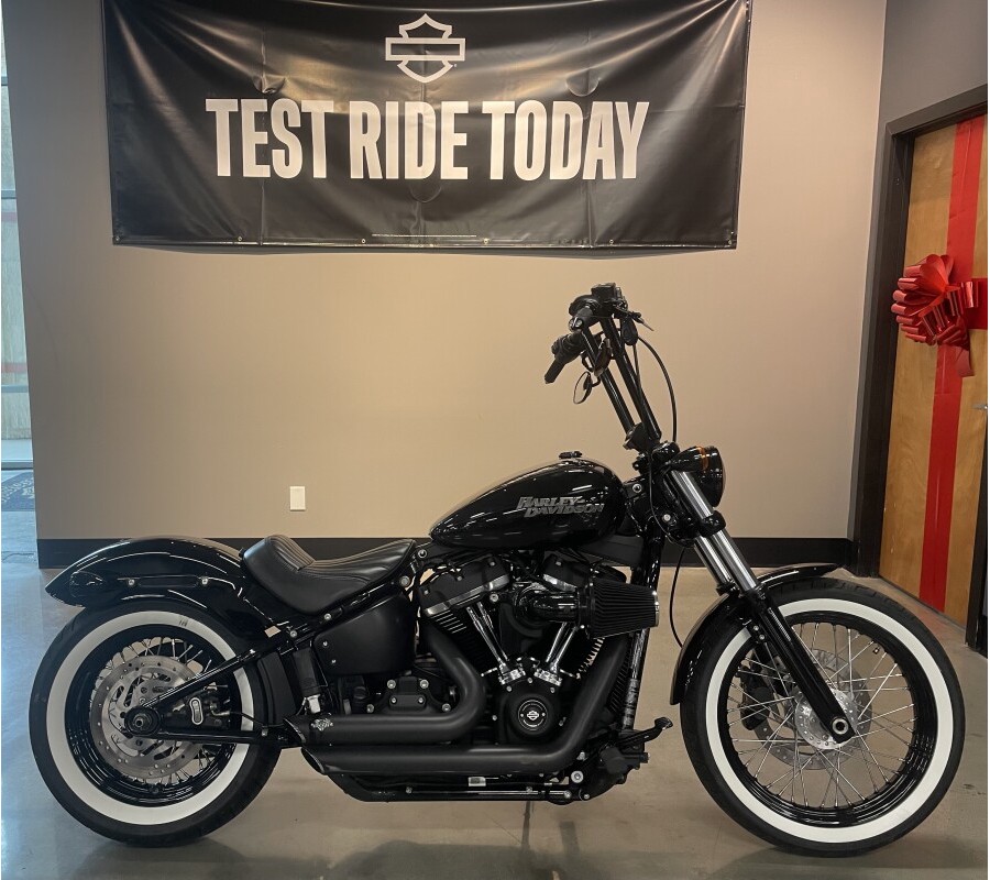 2018 Harley-Davidson® Street Bob® Vivid Black