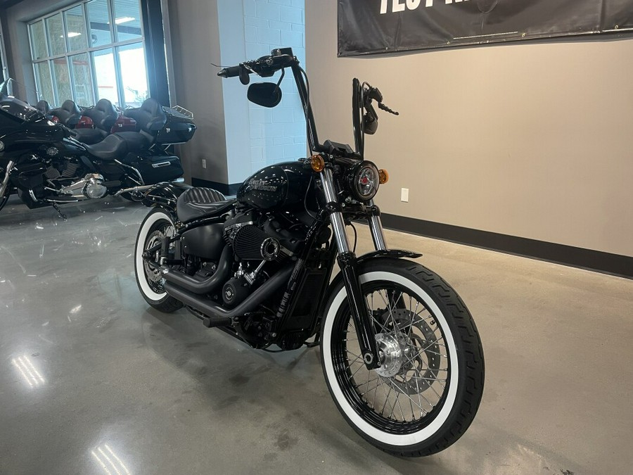 2018 Harley-Davidson® Street Bob® Vivid Black