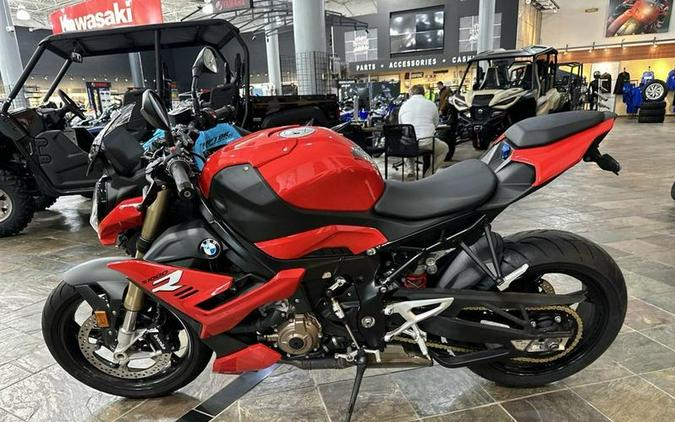 2022 BMW S 1000 R Racing Red