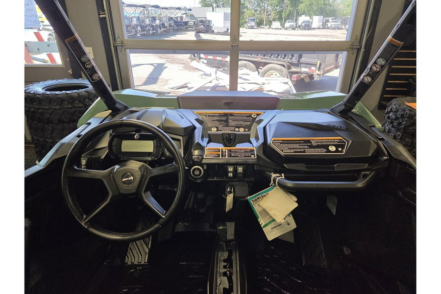 2025 Can-Am COMMANDER DPS 700