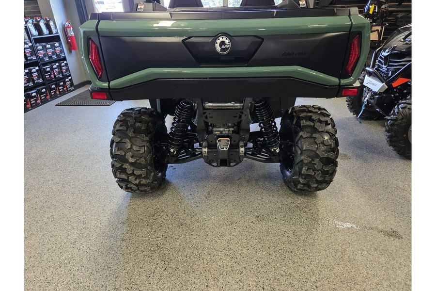 2025 Can-Am COMMANDER DPS 700