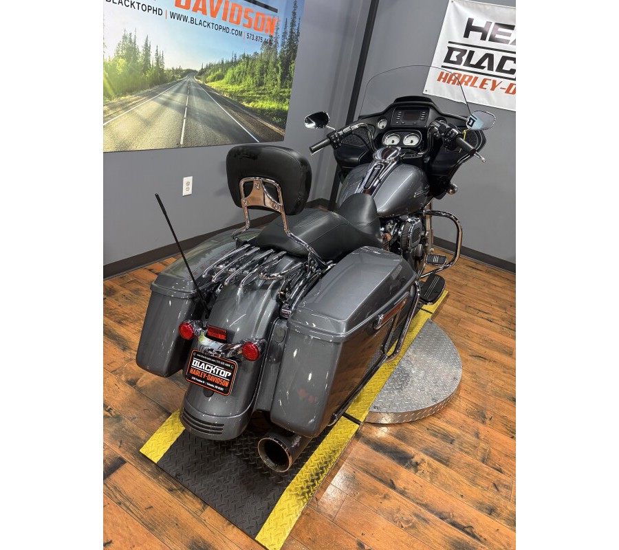 2021 Harley-Davidson® Road Glide® GAUNTLET GRAY METALLIC