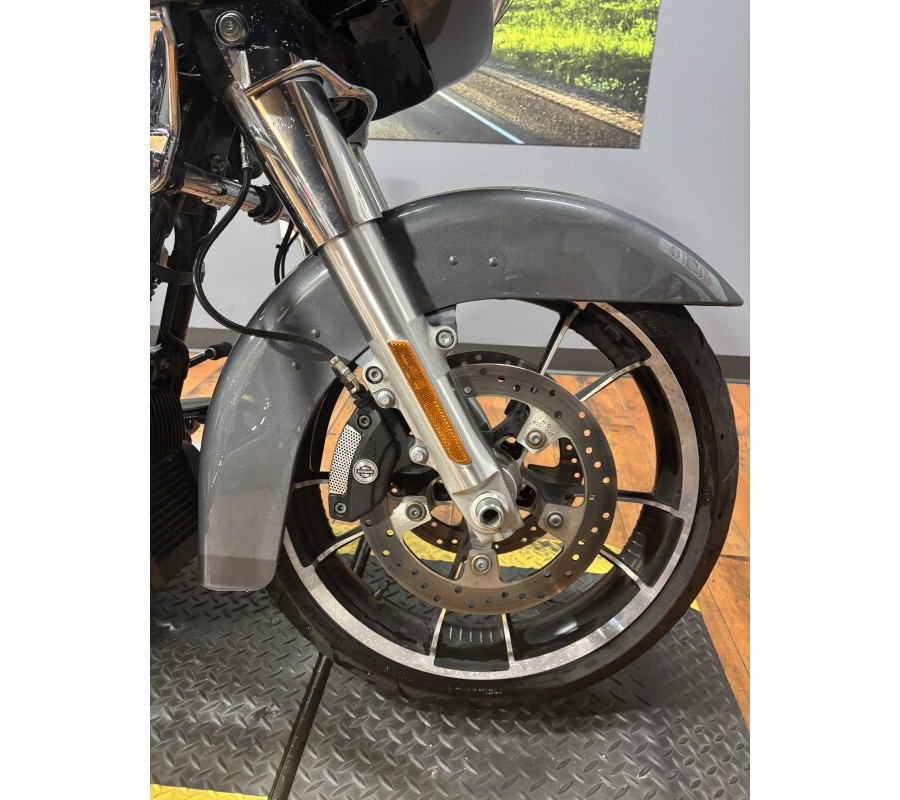 2021 Harley-Davidson® Road Glide® GAUNTLET GRAY METALLIC