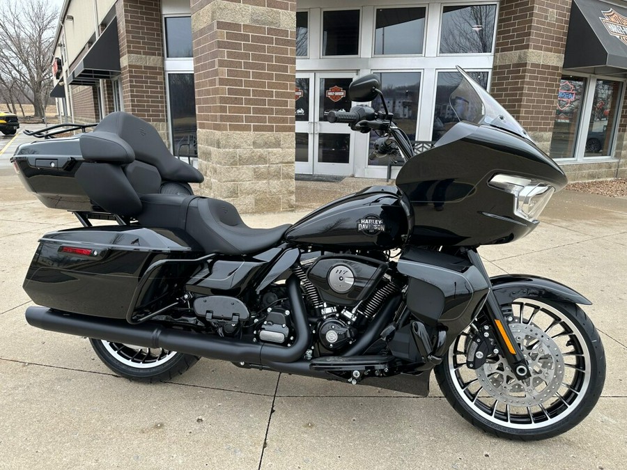 2026 Harley-Davidson® Road Glide Limited Vivid Black Black Trim