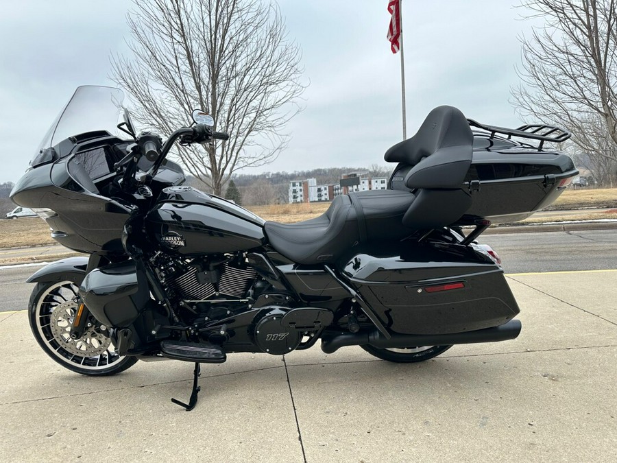 2026 Harley-Davidson® Road Glide Limited Vivid Black Black Trim