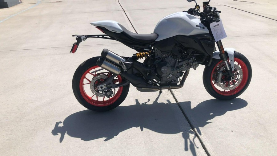 2027 Ducati MONSTER PLUS