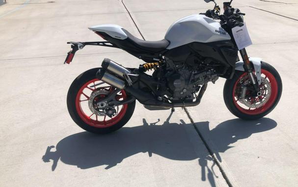 2027 Ducati MONSTER PLUS