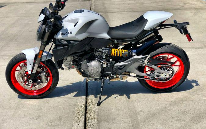 2027 Ducati MONSTER PLUS