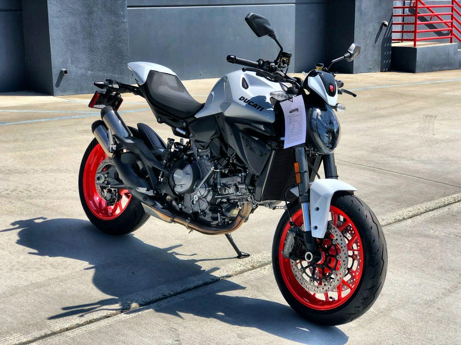 2027 Ducati MONSTER PLUS