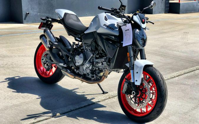 2027 Ducati MONSTER PLUS