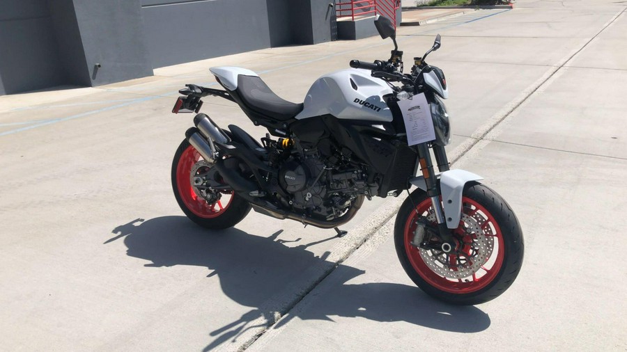 2027 Ducati MONSTER PLUS