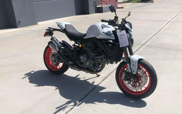 2027 Ducati MONSTER PLUS
