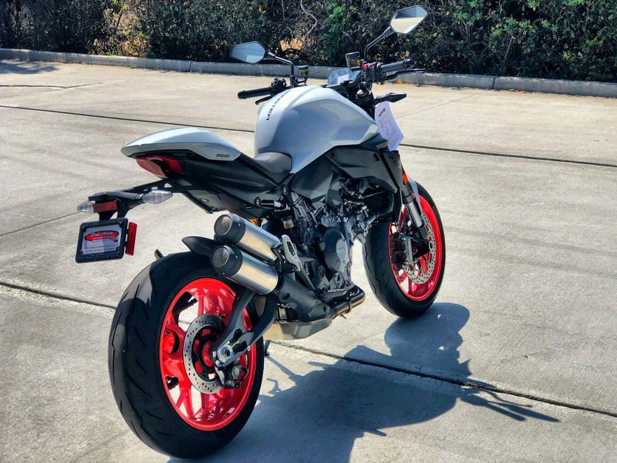 2027 Ducati MONSTER PLUS