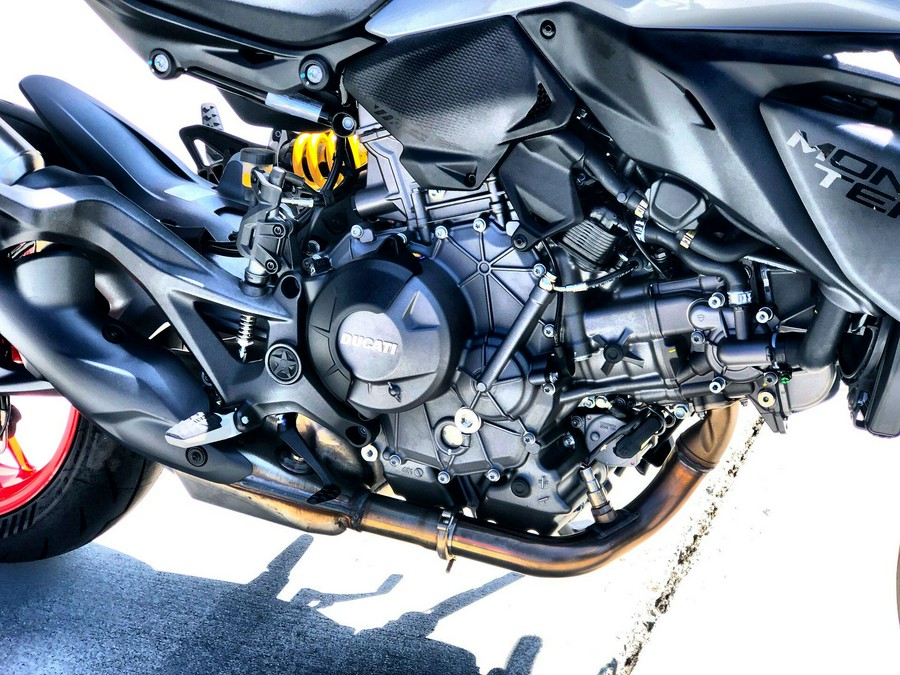 2027 Ducati MONSTER PLUS