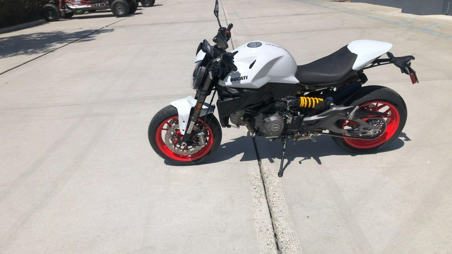 2027 Ducati MONSTER PLUS