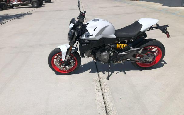 2027 Ducati MONSTER PLUS