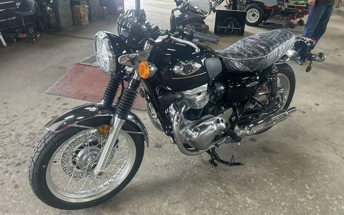 2025 Kawasaki METALLIC BRILLIANT GOLDEN BLACK/EBONY W800 ABS