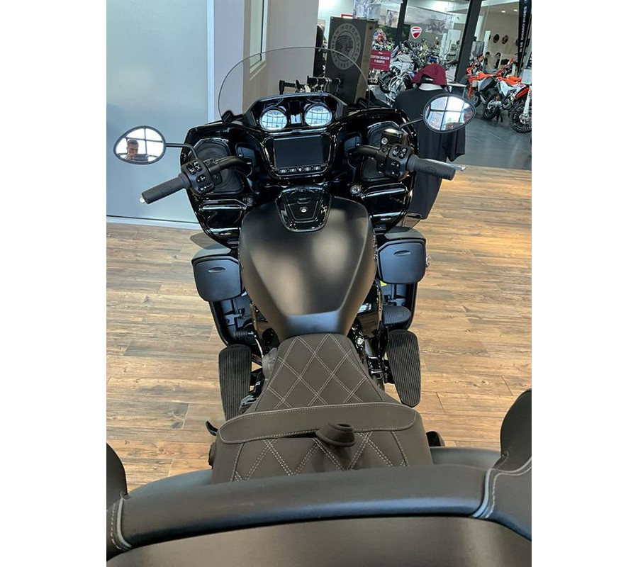 2024 Indian Motorcycle® Pursuit® Dark Horse® Black Smoke