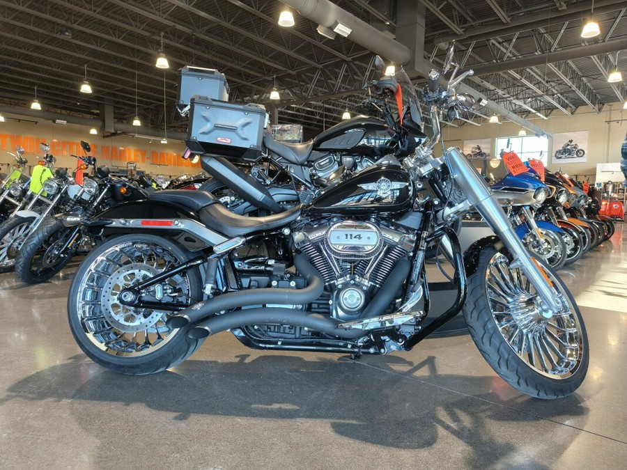 2018 Harley-Davidson® Fat Boy® 114 Vivid Black