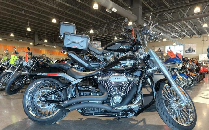 2018 Harley-Davidson® Fat Boy® 114 Vivid Black