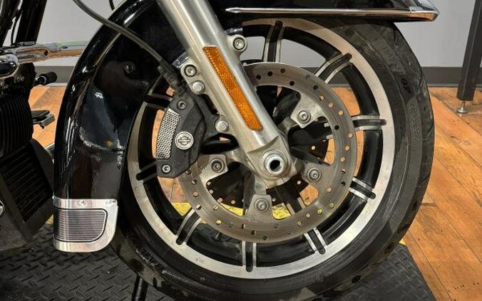 2017 Harley-Davidson® Road King® BLACK W/PINSTRIPE