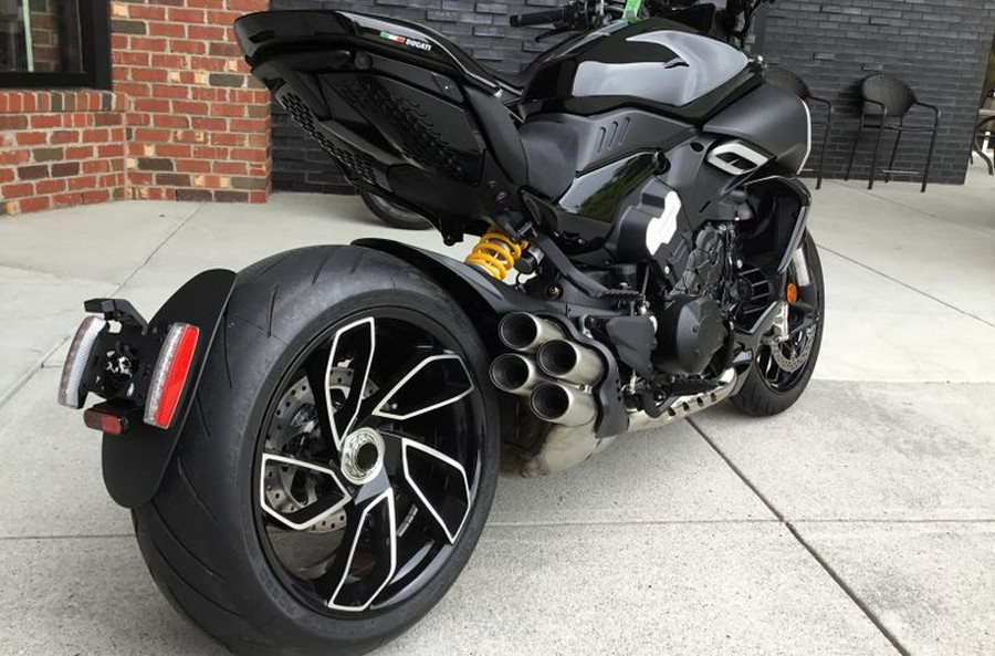 New 2025 Ducati DIAVEL V4