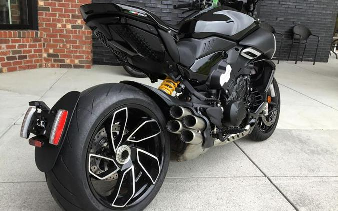 New 2025 Ducati DIAVEL V4