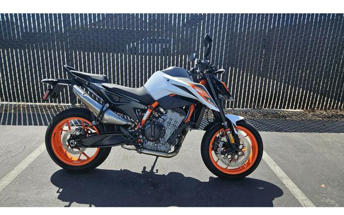 2021 KTM 890 DUKE R