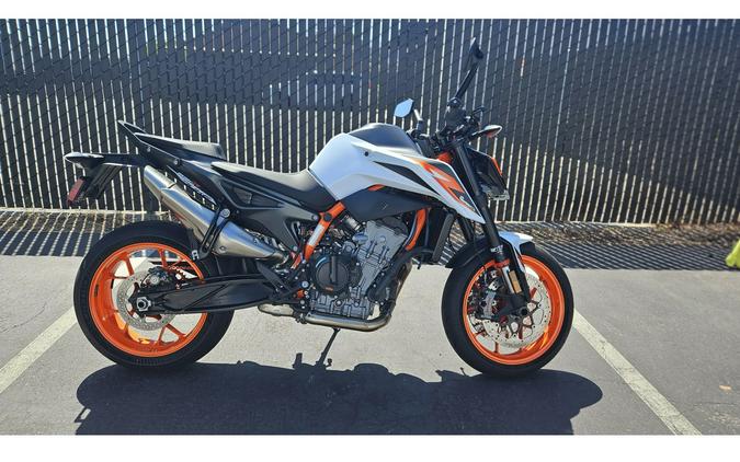 2021 KTM 890 DUKE R