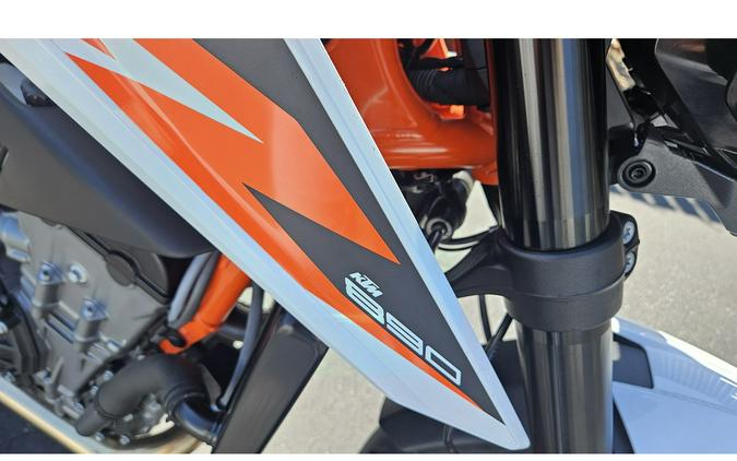 2021 KTM 890 DUKE R