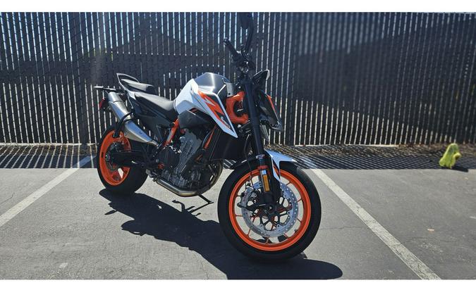 2021 KTM 890 DUKE R