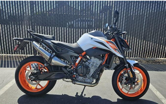 2021 KTM 890 DUKE R