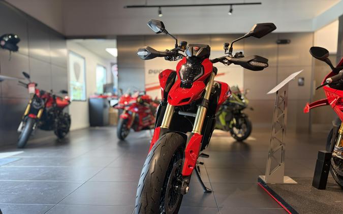 2027 Ducati HYPERMOTARD V2