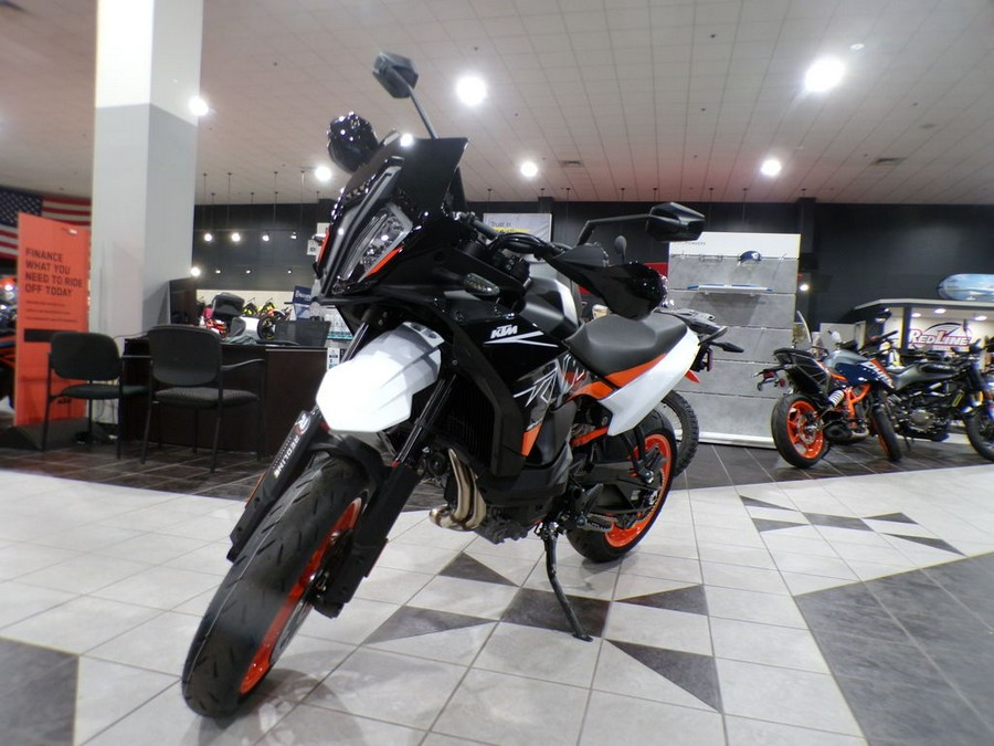 2024 KTM 890 SMT