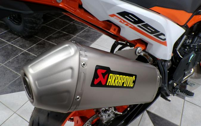 2024 KTM 890 SMT