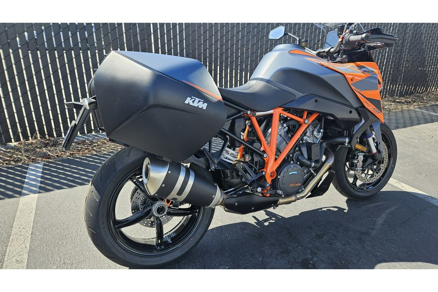 2023 KTM 1290 SUPER DUKE GT