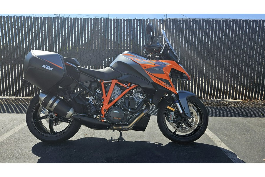 2023 KTM 1290 SUPER DUKE GT