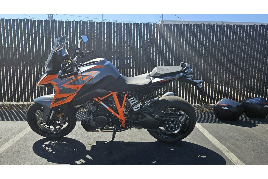 2023 KTM 1290 SUPER DUKE GT